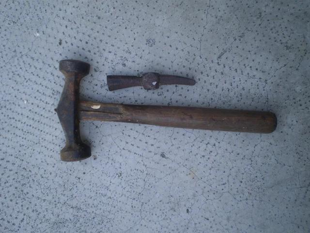 Ancien Marteau De Maçon - Outil Vintage Manche Fendu - Pour Collection Ou Déco