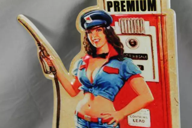 großes Vintage Blechschild - PIN UP Girl an Tankstelle Gasoline - ca. 60x27 cm. 3