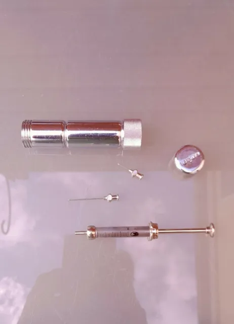 Alter Spritzen U.Nadel Behälter mit Inhalt  Sterilisator