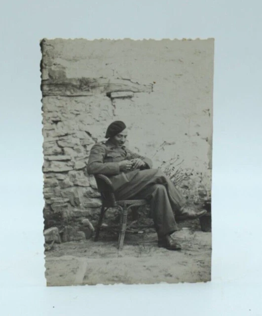 Antica foto ritratto d epoca di soldato esercito italiano in uniforme a riposo