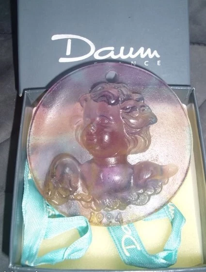 DAUM France Médaillon pâte de verre "Chérubin" signé et daté 1994