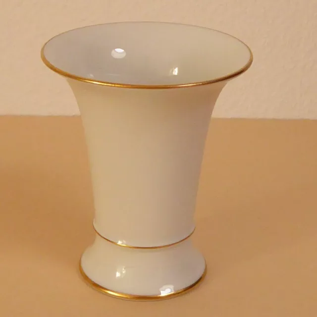 Höchst Porzellan Vase Tischvase Weiß mit Goldrand Trichtervase - H 12,5 cm