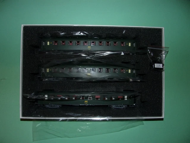 HO] : Coffret de 2 voitures USI, vert-gris, cartouche Corail, SNCF, Ep