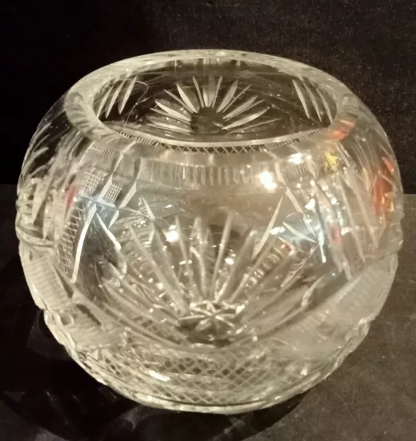 Kleine runde Kugel-Kristallvase, transparent, Ø 9 cm, 8 cm hoch, schöner Schliff