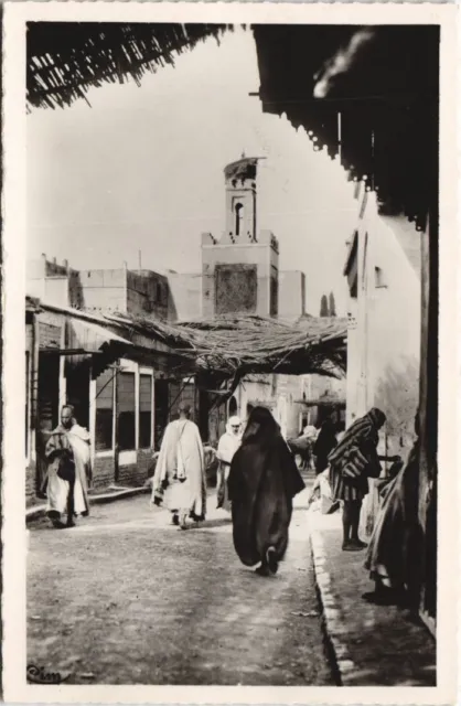 CPA AK MAROC MARRAKECH Vision dans la Medina (10621)