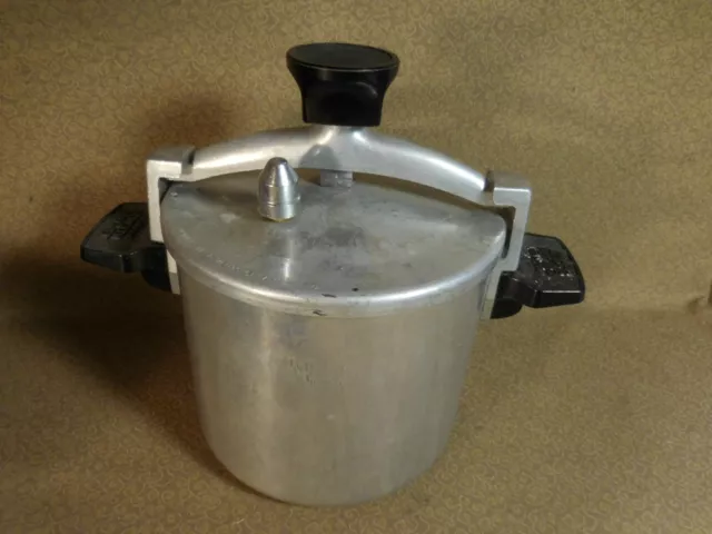 WearEver 6 Quart Pressure Cooker 