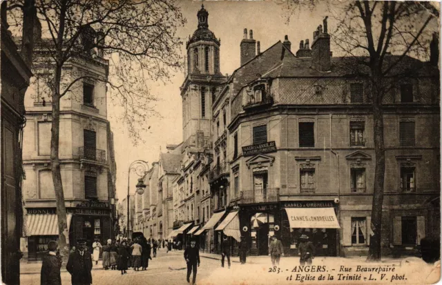 CPA ANGERS-Rue Beaurepaire et Église de la Trinite (189648)