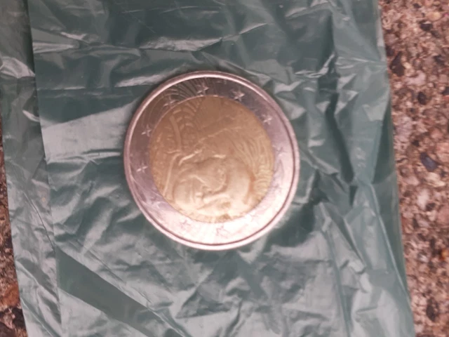 vend piece de 2 euros commemorative simone veil de bonne facture