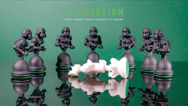 Jeu D'échecs Dictatorium - 32 Pièces Soldats Fantastiques - Boîte Plastique