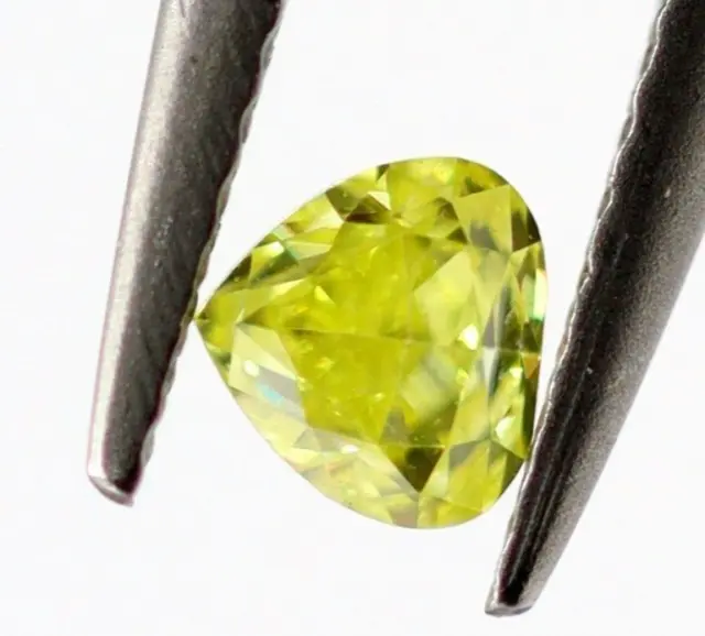 0.099 CT Naturel Diamant Jaune / VS2 Grade Desseré 2.2 X 3 MM Fermer À Cœur