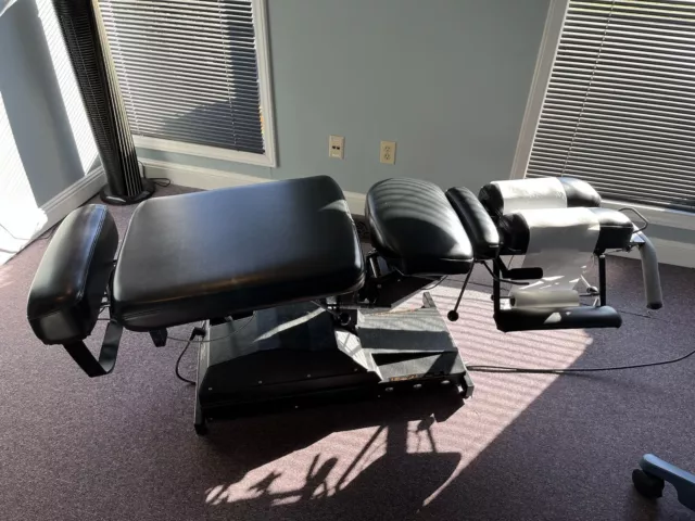 Leander 950 Motorized Flexion Distraction Chiropractor Table