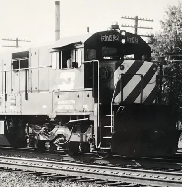 Burlington Northern Railroad BN #5742 U33C Electromotive Train B&W Photo Eola IL