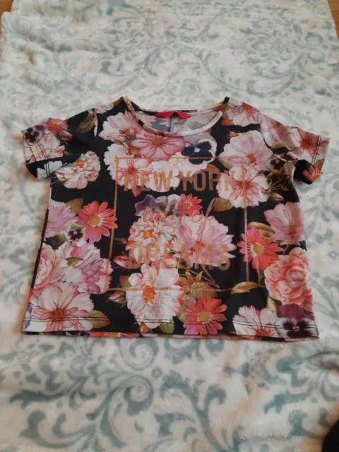 Girls black floral multicoloured short sleeved  cropped top Age 9-10 Pre-owned