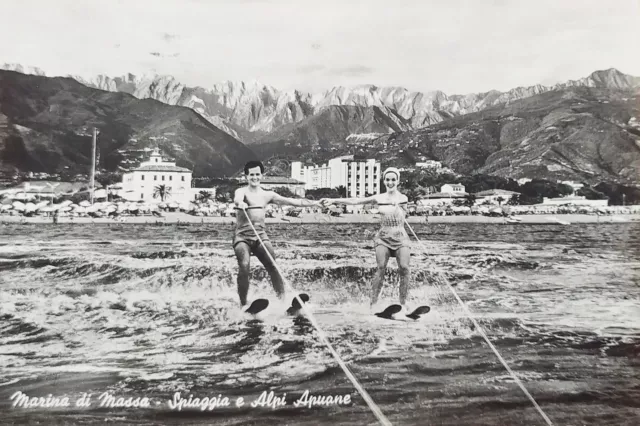 Cartolina - Marina di Massa - Spiaggia e Alpi Apuane - 1962