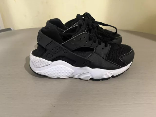 Nike Huarache Black White Size 4y