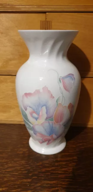 Beautiful Aynsley English Fine bone china Little Sweetheart vase excellent cond.