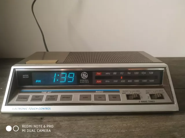 Vintage GE General Electric Digital Alarm Clock Radio EA7-4663A