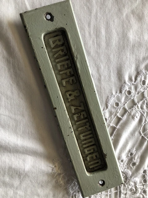 Alter Türschlitz, Briefschlitz, Briefe Und Zeitungen