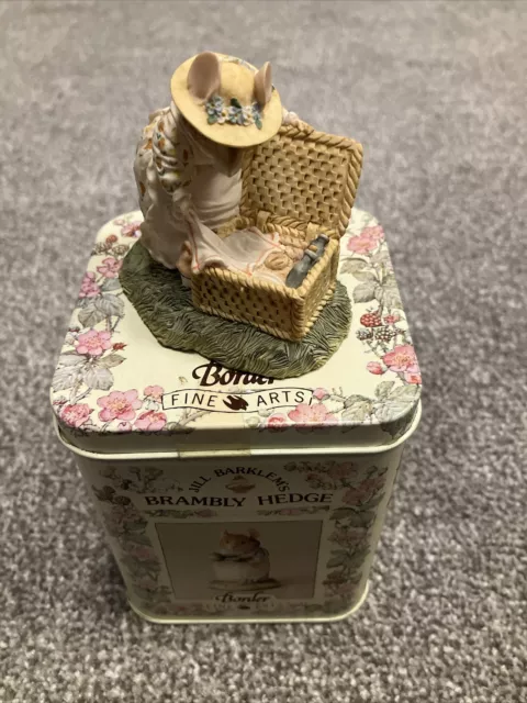 Border Fine Arts Bramble Hedge Jill Barklem’s - Mrs Toadflax & Hamper BH62