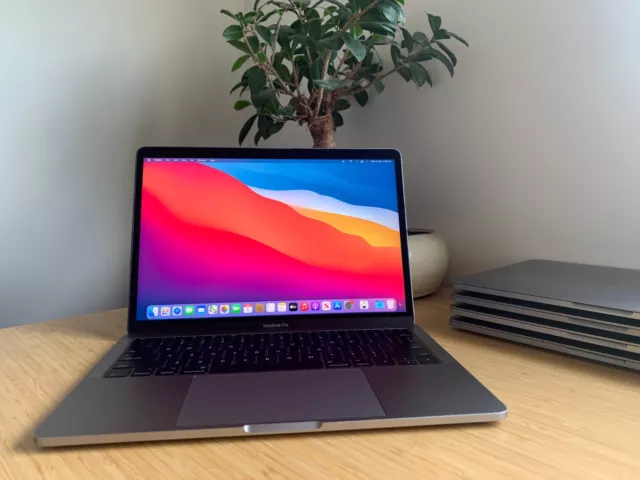 Apple MacBook Pro (13-inch, 2017) 3.1GHz Dual-Core i5, 512GB/8GB RAM (AU STOCK)