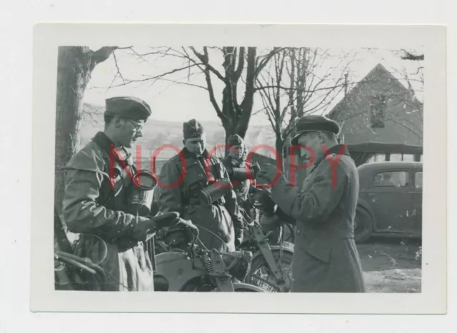 Foto WK2 - 14 Pz Abw. Komp. Inf.Rgt.21 - Soldaten mit Motorrad Kradmelder  #30