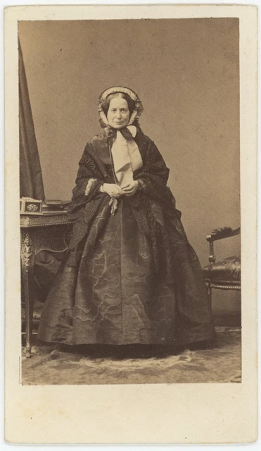CDV circa 1865. Femme, noblesse parisienne à identifier. Album Eugène Isabey.