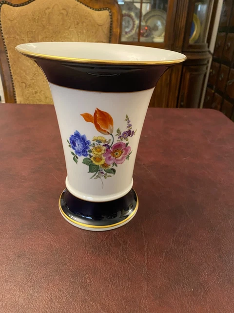 MEISSEN FLORAL FLOWERS Cobalt Blue Gold Rim Trumpet Vase 7.5