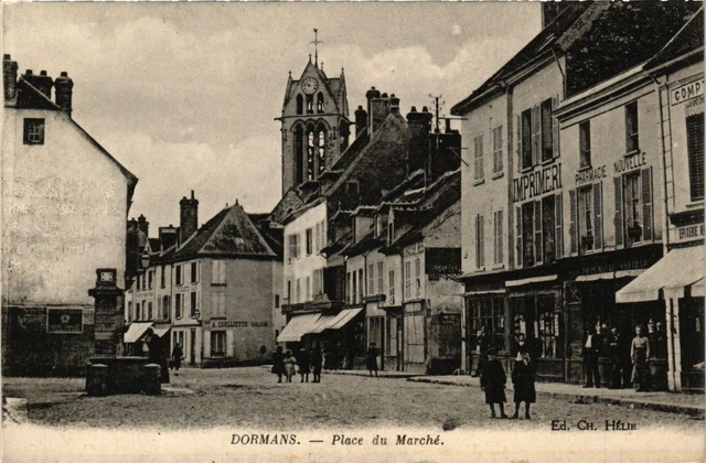 CPA DORMANS - Place du Marché (364187)