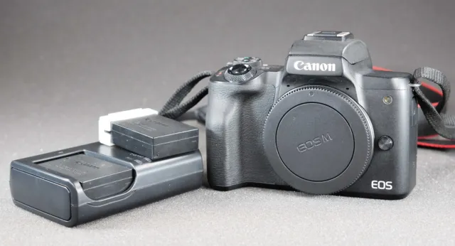 Canon EOS M50 Gehäuse Schwarz im Guten Zustand 15.000 Auslösungen