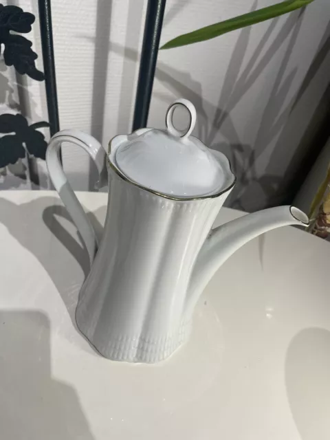 Elégante Théière Cafetière en Porcelaine Fine  Estampillée Schirnding Bavaria