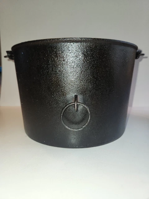 Griswold ERIE Cast Iron Size 8 Flat Bottom Kettle  Sits Flat NO  811 Slant Logo