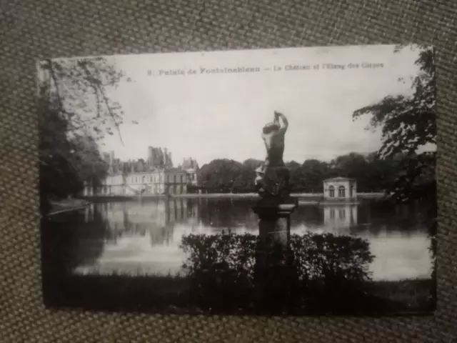 Cpa Palais De Fontainebleau Le Château Et Pétang Aux Carpes