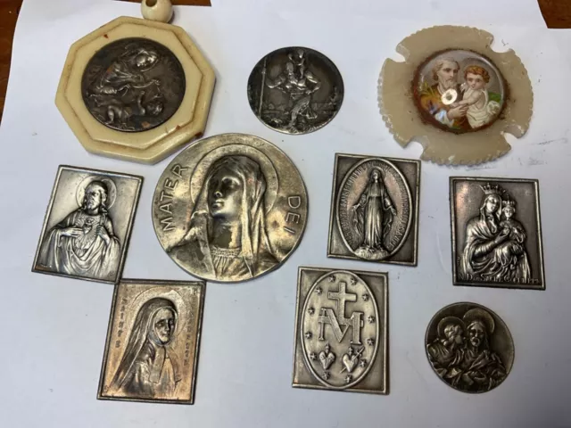 lot médaille, objets religieux, divers matériaux, argent, ? métal argenté ? Voir