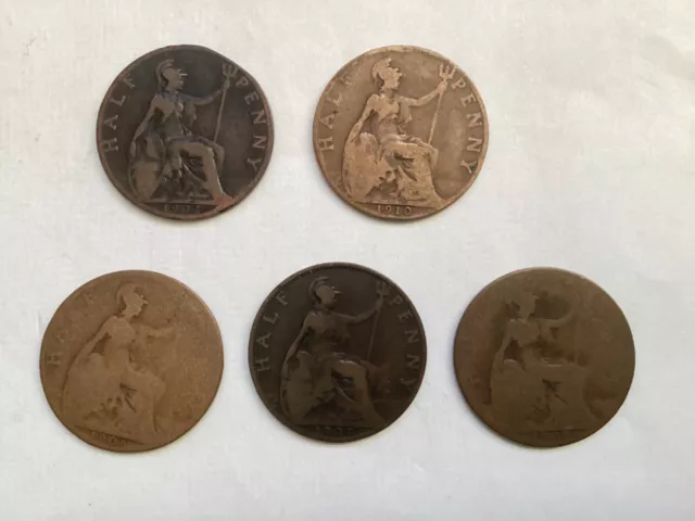 Five Edward VII halfpennies dated 1902, 1906, 1907, 1908, 1910
