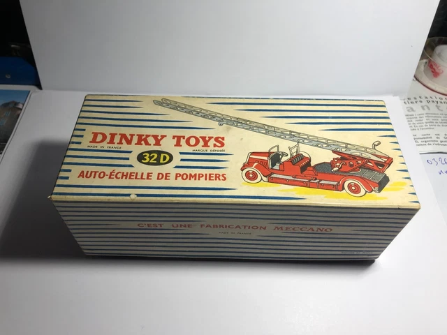 Dinky toys Réf 32D. Auto échelle de pompiers. Boîte et 2 figurines pompiers - Collection