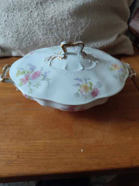 Assiette plate piédouche porcelaine Limoges J.B.T. Cie fleurs pas cher –  MAISON DE FAMILLE BROCANTE ART DE LA TABLE