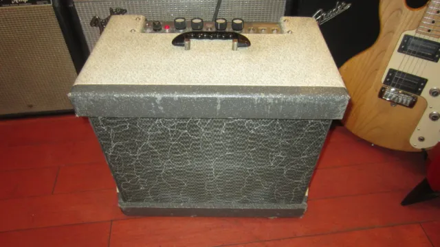 Vintage 1962 Noble Small Combo Guitar Amplifier Two Tone Grey With Tremolo