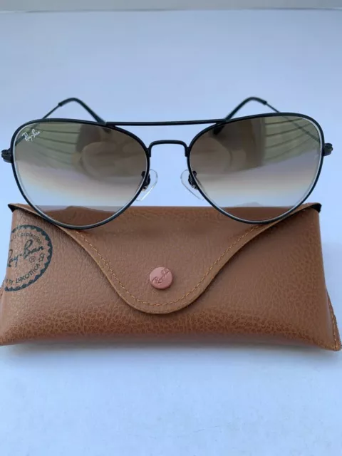 Ray-Ban Aviator Sunglasses 002/51 RB3025 58m Black Frame & Brown Gradient Lenses Ray-Ban Aviator Sunglasses 002/51 RB3025 58m Black Frame & Brown Gradient Lenses