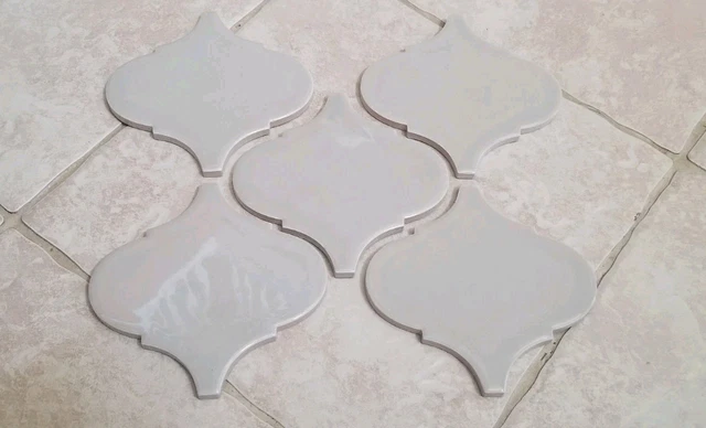 Allen + Roth Waterjet Arabesque White 10-in X 13-in Polished Porcelain Lantern Marble Look Wall Tile 0 87 Sq Ft Piece