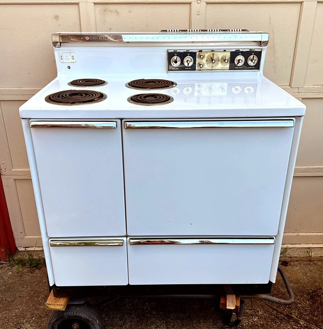 Early 1960s Vintage White General Electric stove/double oven Model J406T