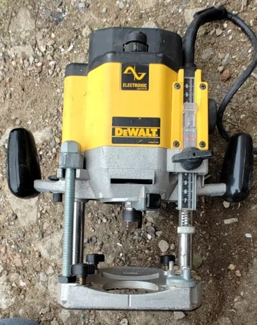 dewalt router DW 625E