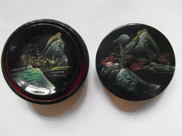 A Lovely Little 1950s Oriental Hand Painted Lacquered Box & Six Tiny Plates