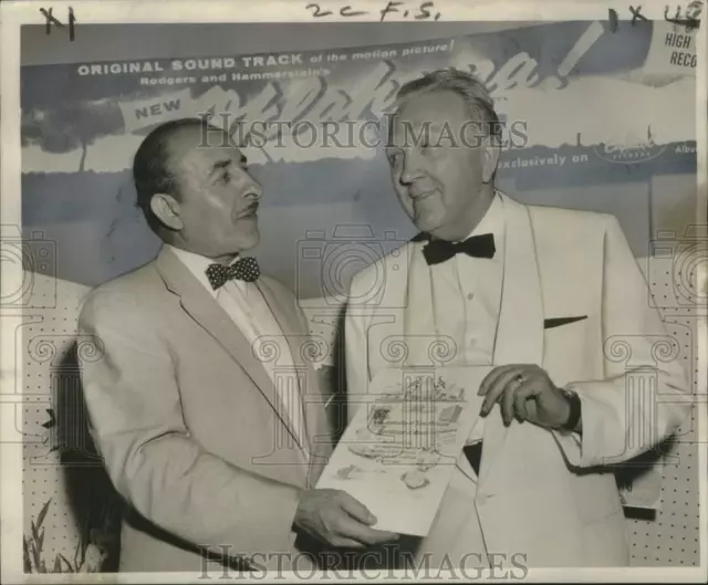 1956 Press Photo Councilman Victor H. Schiro honors Joy N. Houck - noo31314