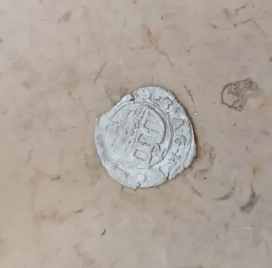 Moneda medieval; dinero de plata húngaro