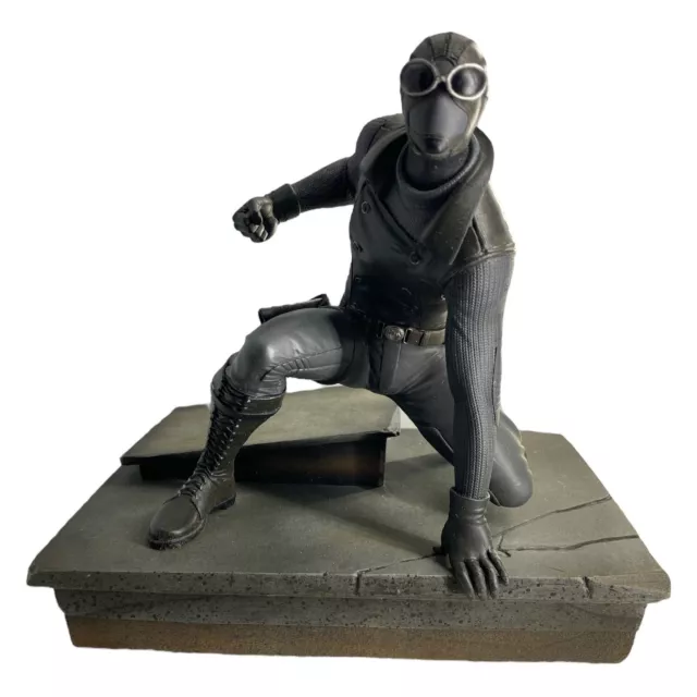 DIAMOND SELECT Marvel Spider-Man NOIR Gallery Gamer Verse PVC 7" Diorama Statue