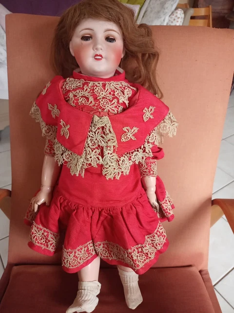 Poupée mignonnette 16 cm tête porcelaine bouche ouverte Unis