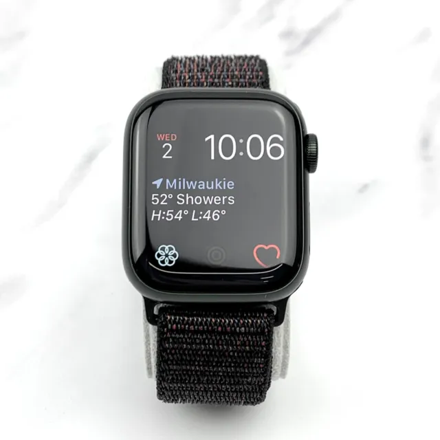 Apple Watch Series 7 41mm Green Aluminium with Black Nylon Loop GPS