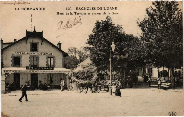 CPA BAGNOLES-de-l'ORNE - Hotel de la Terrasse et avenue de la Gare (356733)