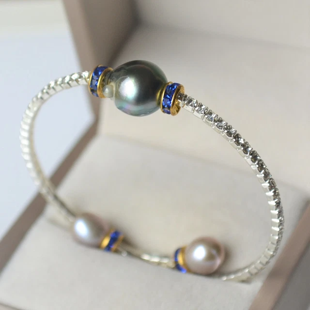 Perle de Tahiti de 11,30 x 11,00 mm + 2 Perles d'Eau Douce - Bracelet Argenté