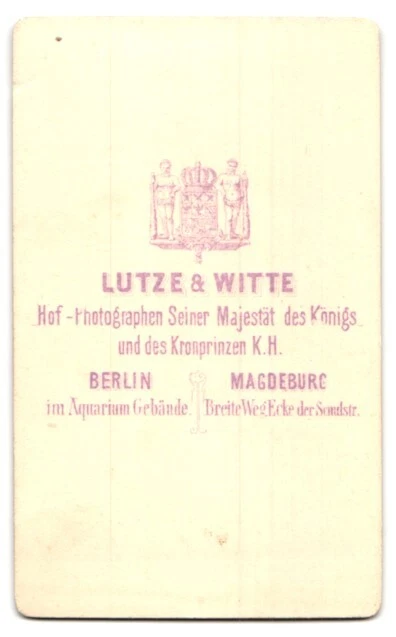 Photography Lutze & Witte, Berlin, in the aquarium building, pretty, young lady in gu 2